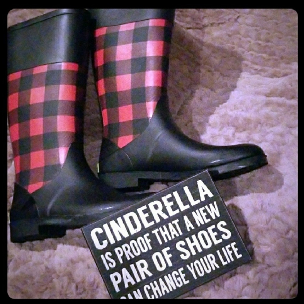 Buffalo plaid rain boots NWT